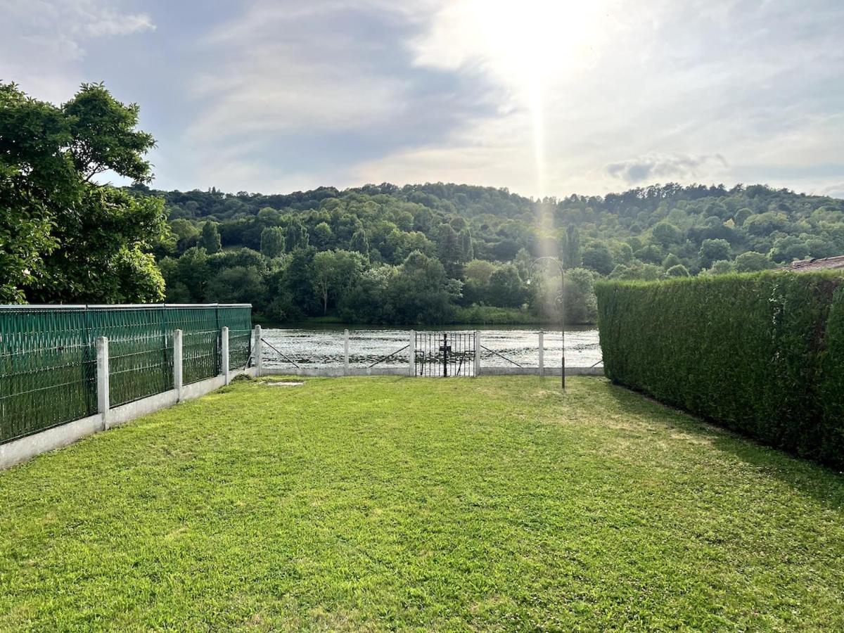 Charmant Chalet En Bord De Seine Saint-Pierre-du-Vauvray Exterior photo